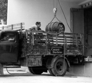 Historique du champagne : Canard-Duchêne transport du champagne, origine du champagne