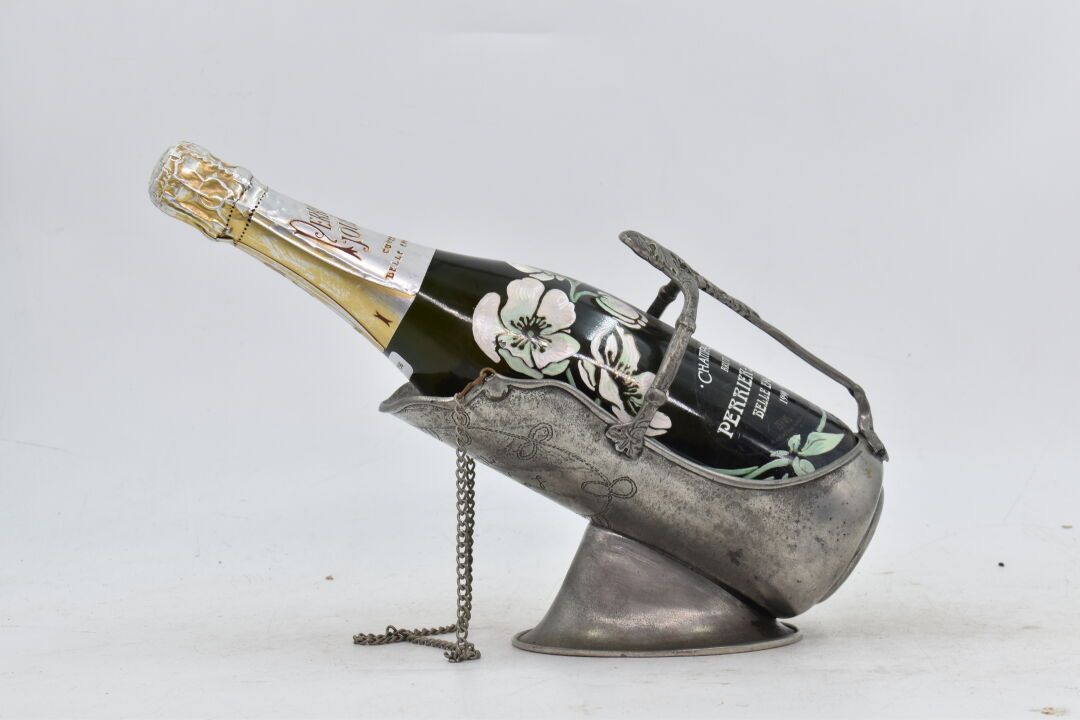 Perrier-Jouët Şampanya şişesi rafı