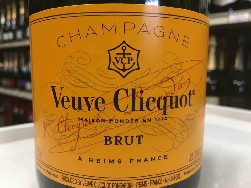 Етикет на шампанско Veuve Clicquot